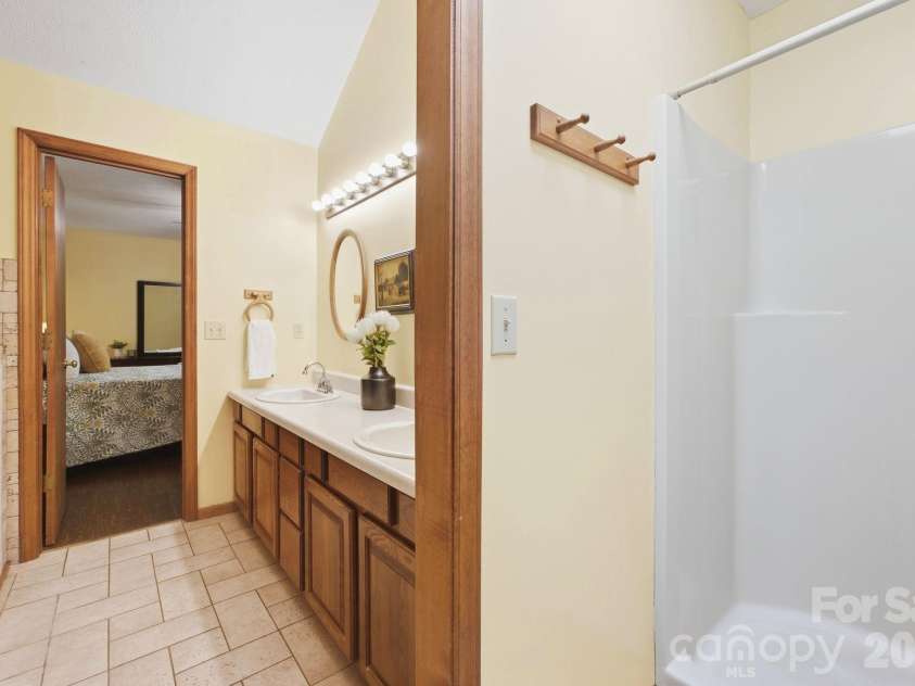 1424 Big Cove Road, Waynesville, NC 28786.  MLS# CAR4418496, YatesRealty ID 53492. 