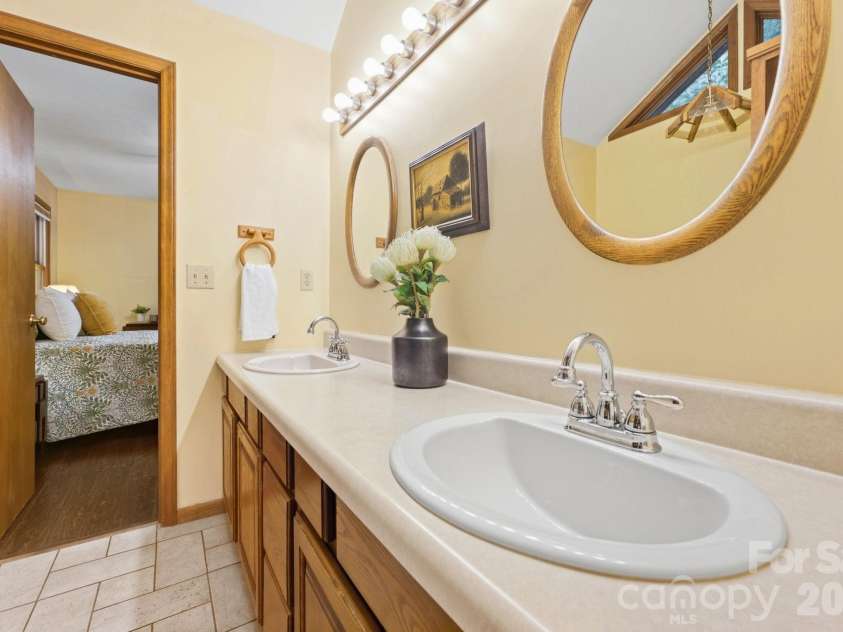 1424 Big Cove Road, Waynesville, NC 28786.  MLS# CAR4418496, YatesRealty ID 53492. 