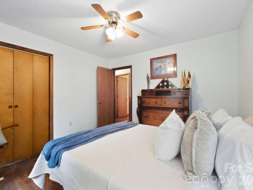 1424 Big Cove Road, Waynesville, NC 28786.  MLS# CAR4418496, YatesRealty ID 53492. 