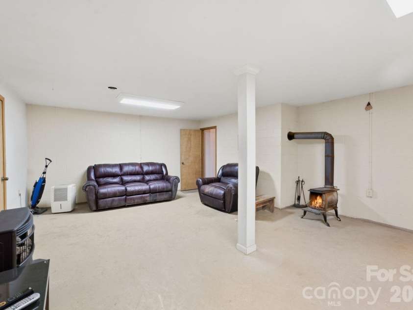 1424 Big Cove Road, Waynesville, NC 28786.  MLS# CAR4418496, YatesRealty ID 53492. 