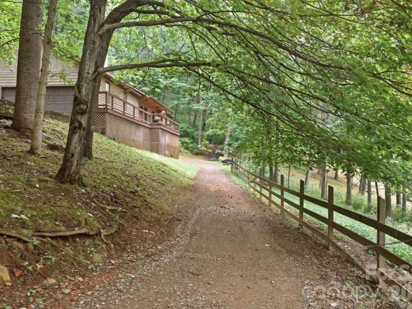 1424 Big Cove Road, Waynesville, NC 28786.  MLS# CAR4418496, YatesRealty ID 53492. 