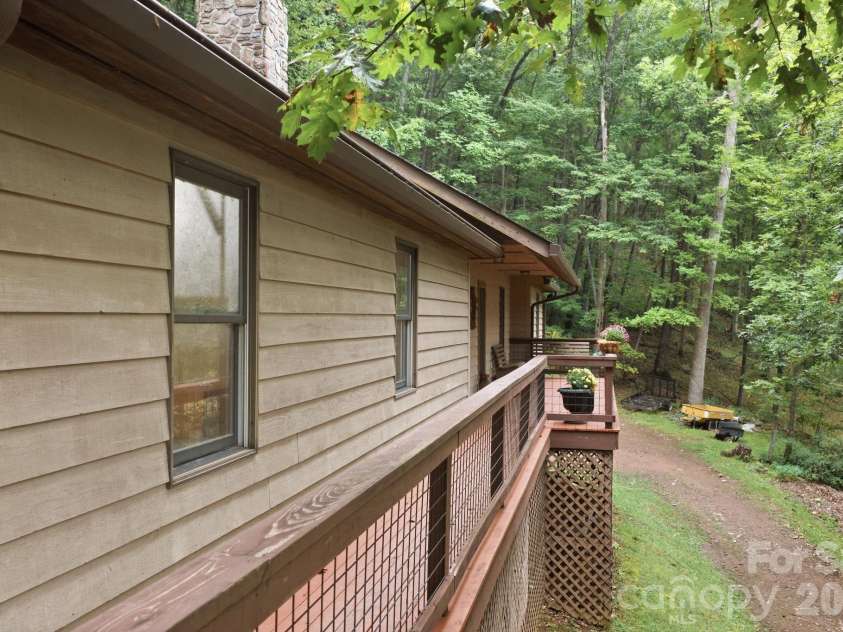 1424 Big Cove Road, Waynesville, NC 28786.  MLS# CAR4418496, YatesRealty ID 53492. 