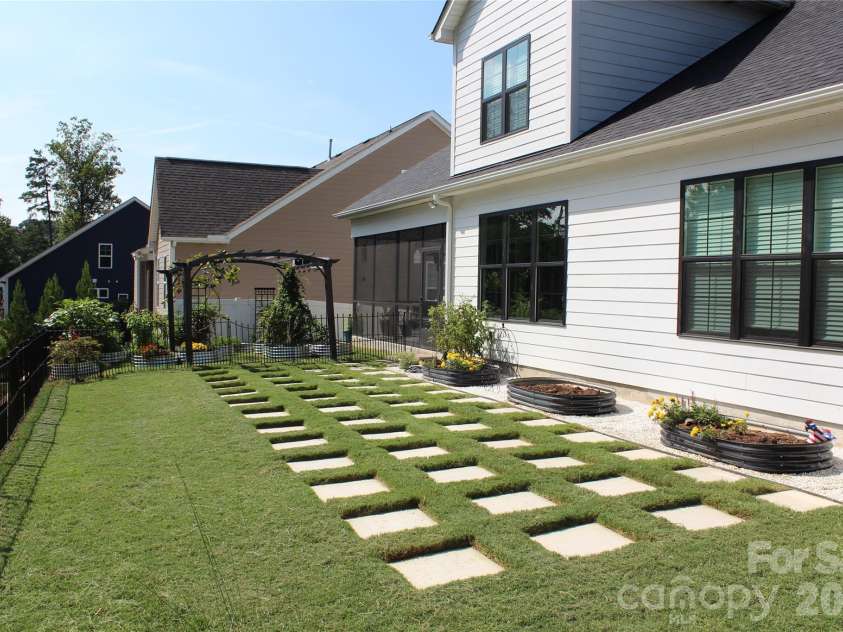 2423 Baxter Place, Concord, NC 28025.  MLS# CAR4429182, YatesRealty ID 53493. 