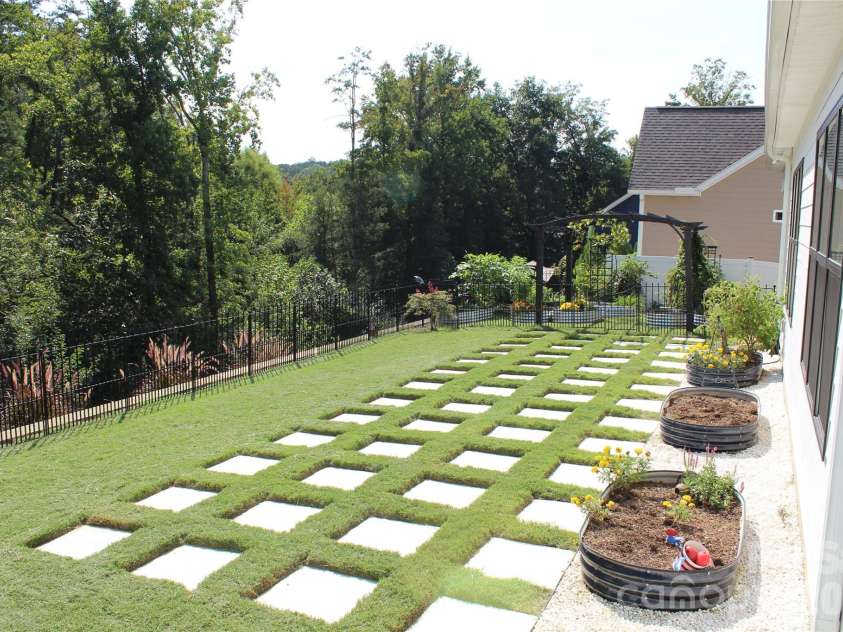 2423 Baxter Place, Concord, NC 28025.  MLS# CAR4429182, YatesRealty ID 53493. 
