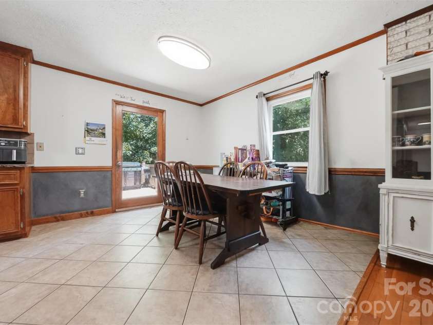 1924 Braswell Place, Lenoir, NC 28645.  MLS# CAR4410995, YatesRealty ID 53495. 