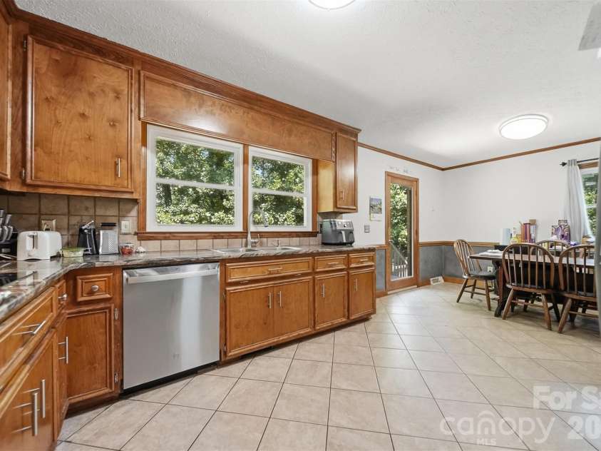 1924 Braswell Place, Lenoir, NC 28645.  MLS# CAR4410995, YatesRealty ID 53495. 