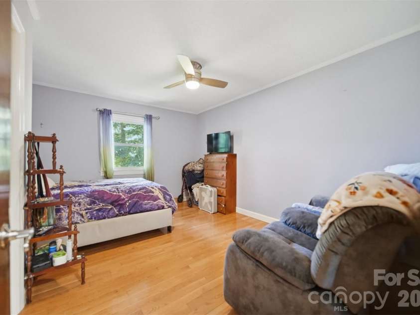 1924 Braswell Place, Lenoir, NC 28645.  MLS# CAR4410995, YatesRealty ID 53495. 