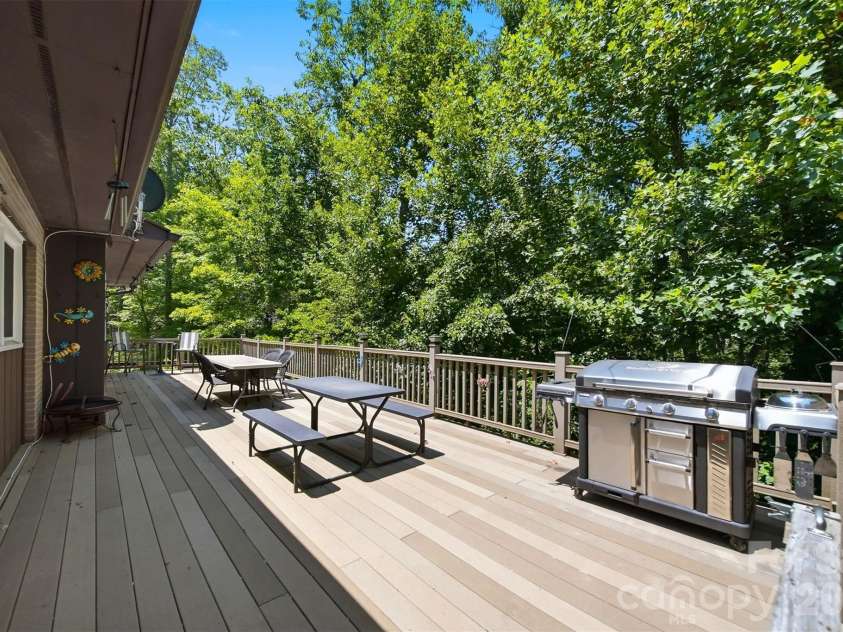 1924 Braswell Place, Lenoir, NC 28645.  MLS# CAR4410995, YatesRealty ID 53495. 