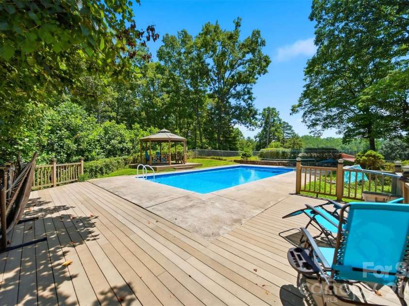 1924 Braswell Place, Lenoir, NC 28645.  MLS# CAR4410995, YatesRealty ID 53495. 
