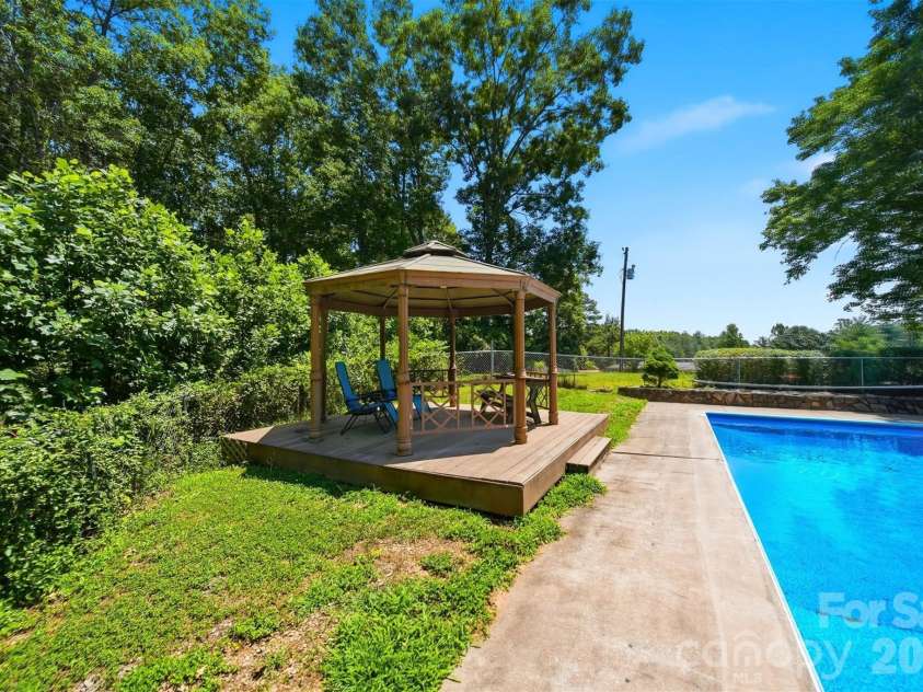 1924 Braswell Place, Lenoir, NC 28645.  MLS# CAR4410995, YatesRealty ID 53495. 