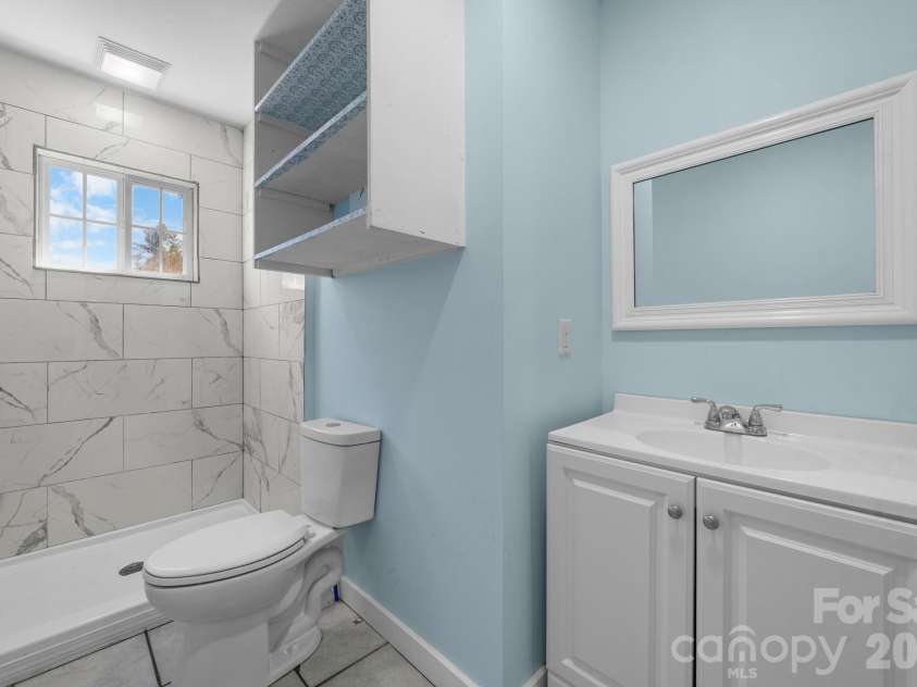 102 Lake Drive, Hickory, NC 28601.  MLS# CAR4429233, YatesRealty ID 53496. 