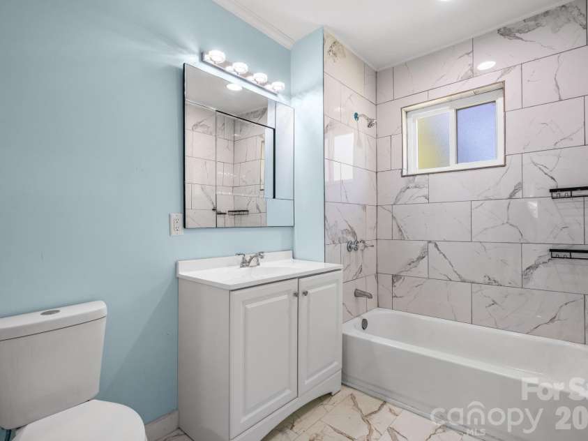 102 Lake Drive, Hickory, NC 28601.  MLS# CAR4429233, YatesRealty ID 53496. 