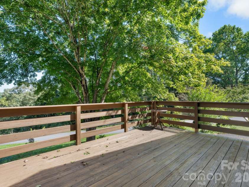 102 Lake Drive, Hickory, NC 28601.  MLS# CAR4429233, YatesRealty ID 53496. 