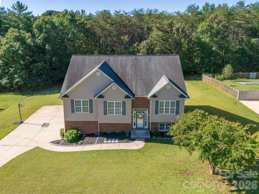 9530 Driftwood Court, Hickory, NC 28601.  MLS# CAR4429180, YatesRealty ID 53497. 