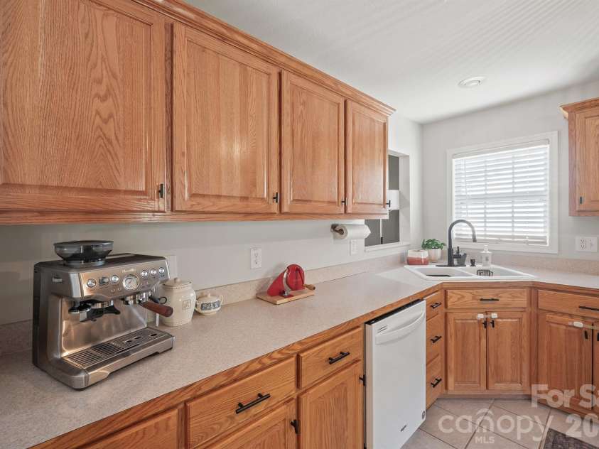 9530 Driftwood Court, Hickory, NC 28601.  MLS# CAR4429180, YatesRealty ID 53497. 
