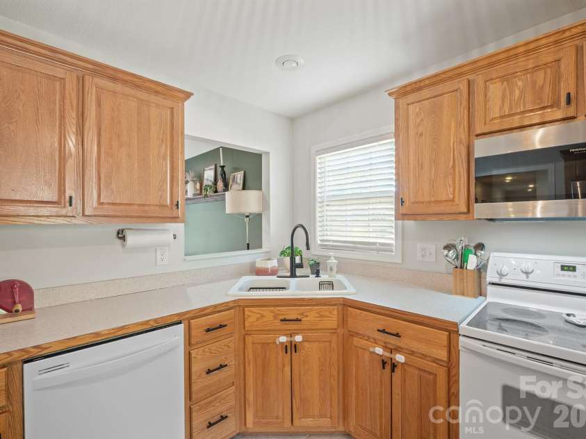 9530 Driftwood Court, Hickory, NC 28601.  MLS# CAR4429180, YatesRealty ID 53497. 