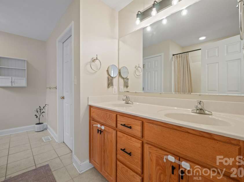 9530 Driftwood Court, Hickory, NC 28601.  MLS# CAR4429180, YatesRealty ID 53497. 