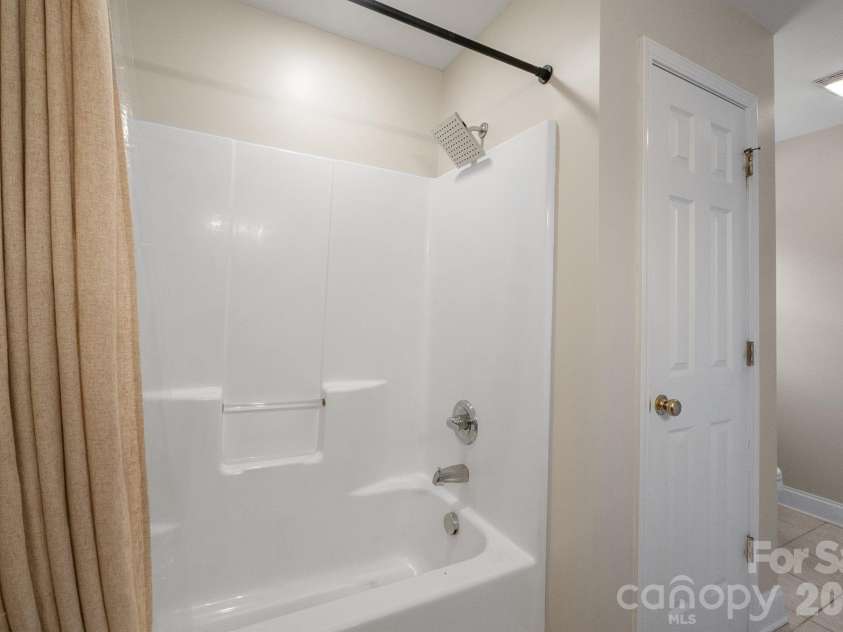 9530 Driftwood Court, Hickory, NC 28601.  MLS# CAR4429180, YatesRealty ID 53497. 