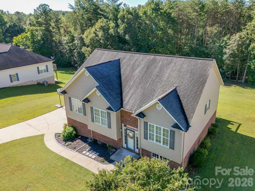 9530 Driftwood Court, Hickory, NC 28601.  MLS# CAR4429180, YatesRealty ID 53497. 