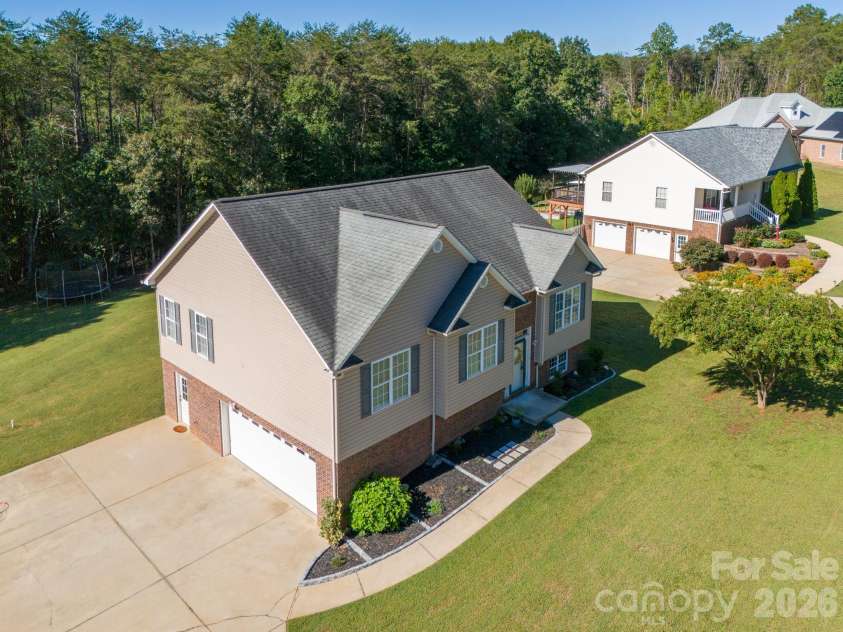 9530 Driftwood Court, Hickory, NC 28601.  MLS# CAR4429180, YatesRealty ID 53497. 