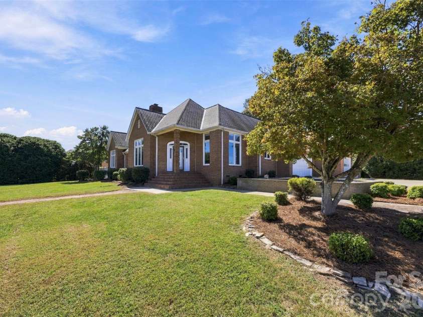 100 Country Creek Drive, Kings Mountain, NC 28086.  MLS# CAR4428896, YatesRealty ID 53498. 