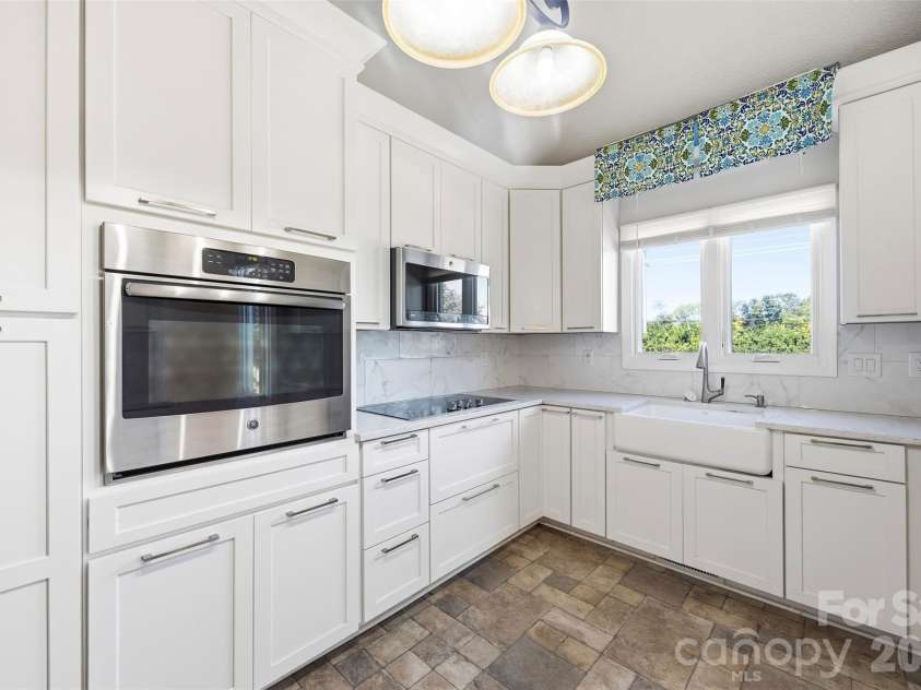 100 Country Creek Drive, Kings Mountain, NC 28086.  MLS# CAR4428896, YatesRealty ID 53498. 