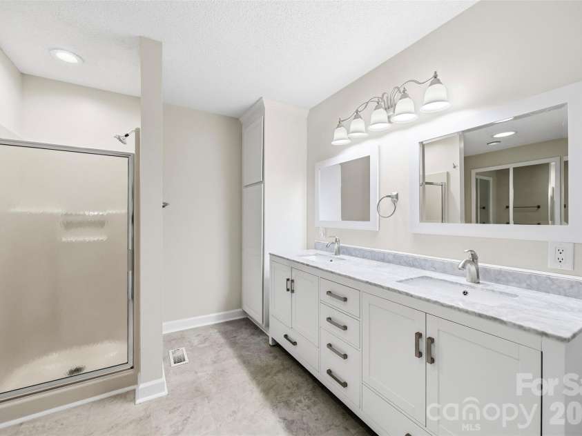 100 Country Creek Drive, Kings Mountain, NC 28086.  MLS# CAR4428896, YatesRealty ID 53498. 