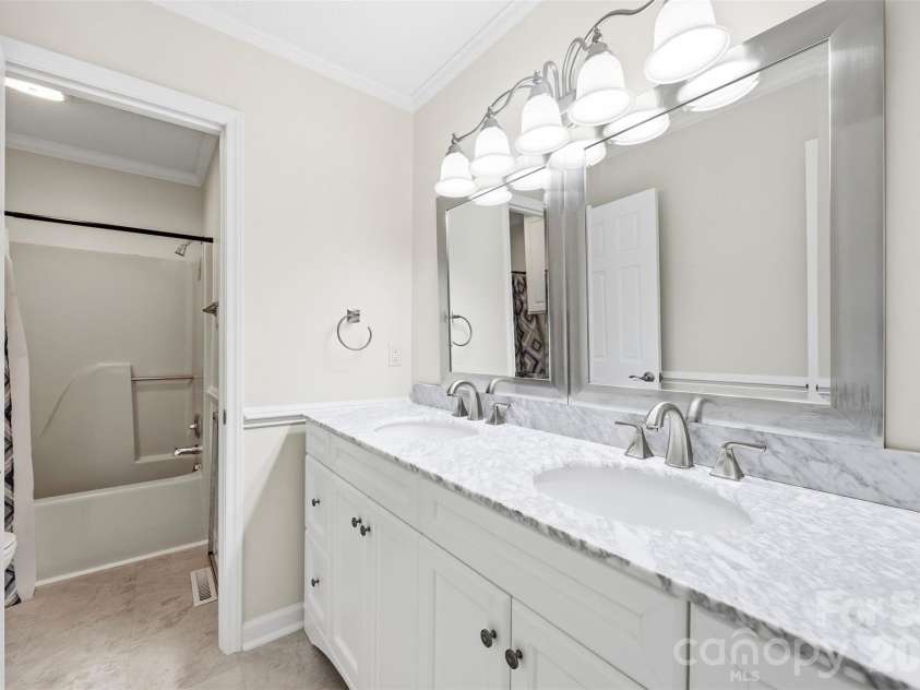 100 Country Creek Drive, Kings Mountain, NC 28086.  MLS# CAR4428896, YatesRealty ID 53498. 