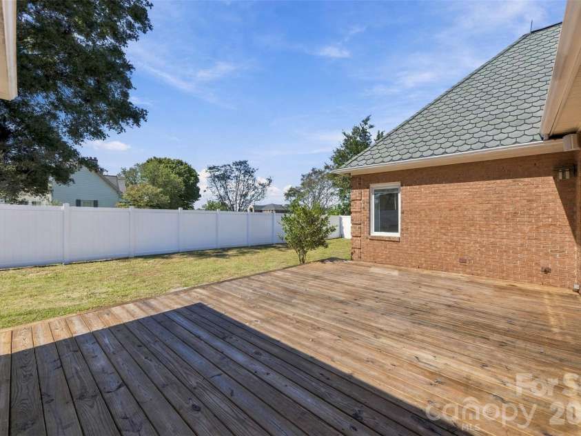 100 Country Creek Drive, Kings Mountain, NC 28086.  MLS# CAR4428896, YatesRealty ID 53498. 