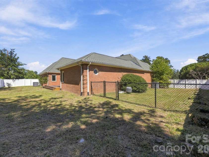 100 Country Creek Drive, Kings Mountain, NC 28086.  MLS# CAR4428896, YatesRealty ID 53498. 