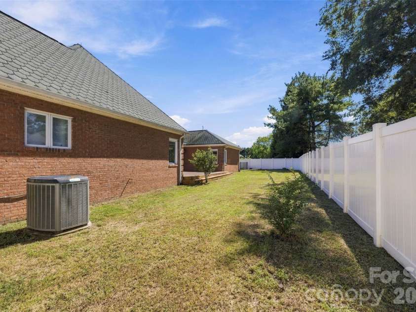 100 Country Creek Drive, Kings Mountain, NC 28086.  MLS# CAR4428896, YatesRealty ID 53498. 