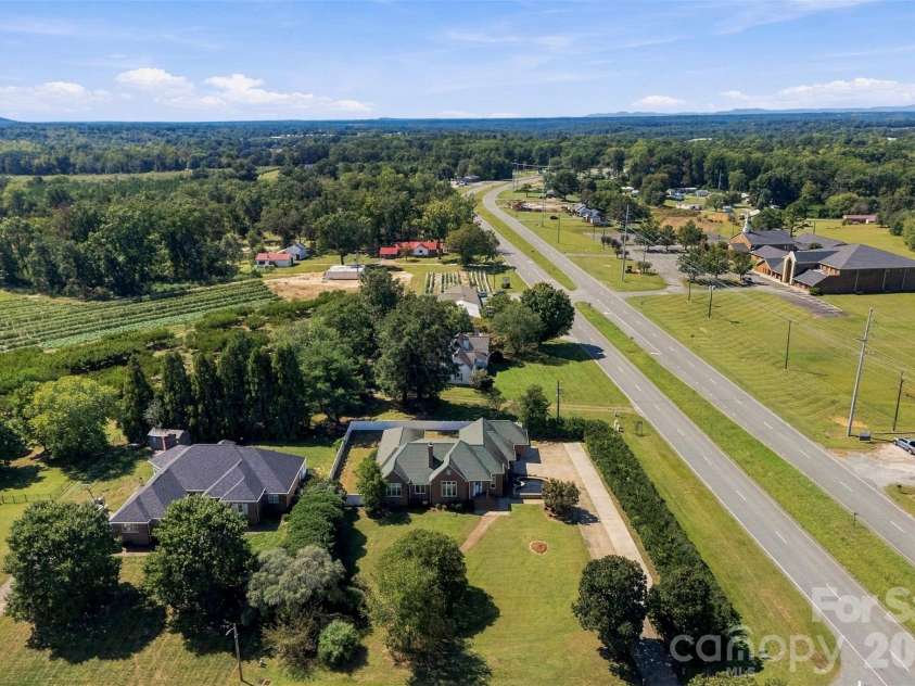 100 Country Creek Drive, Kings Mountain, NC 28086.  MLS# CAR4428896, YatesRealty ID 53498. 