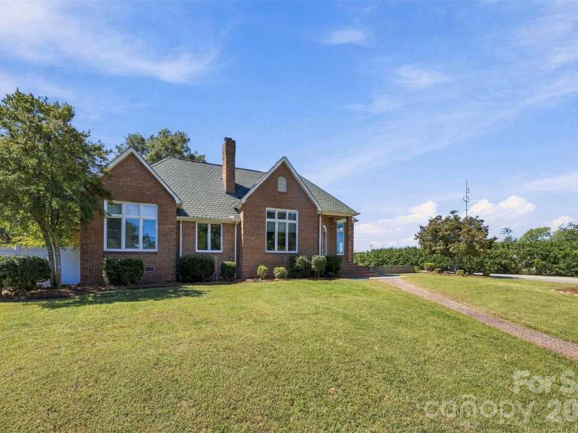 100 Country Creek Drive, Kings Mountain, NC 28086.  MLS# CAR4428896, YatesRealty ID 53498. 