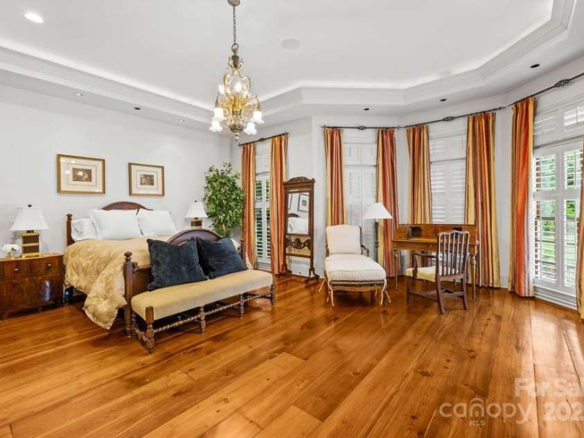 4523 Fox Brook Lane, Charlotte, NC 28211.  MLS# CAR4255800, YatesRealty ID 535. 