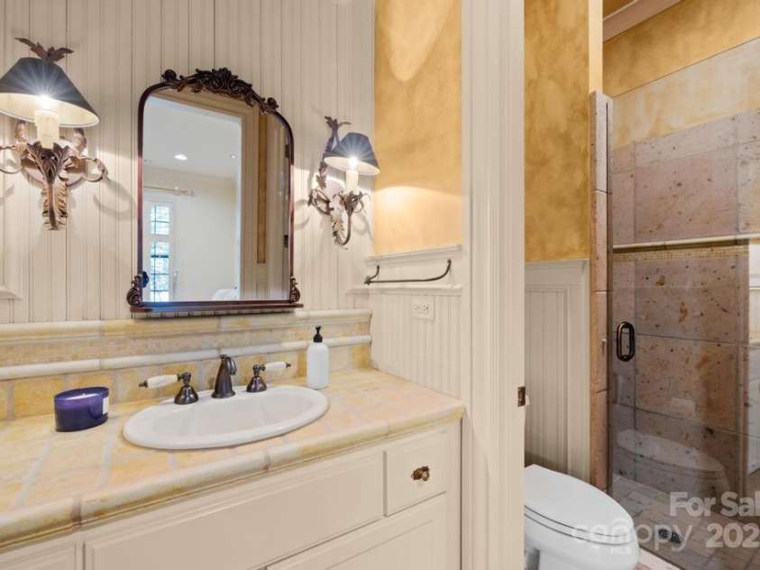 4523 Fox Brook Lane, Charlotte, NC 28211.  MLS# CAR4255800, YatesRealty ID 535. 