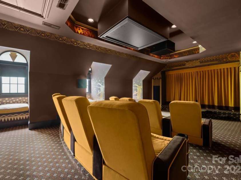 4523 Fox Brook Lane, Charlotte, NC 28211.  MLS# CAR4255800, YatesRealty ID 535. 