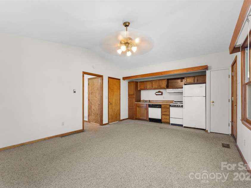 550 Kinross Drive, Flat Rock, NC 28731.  MLS# CAR4215035, YatesRealty ID 535. 1BR/1BA guest quarters