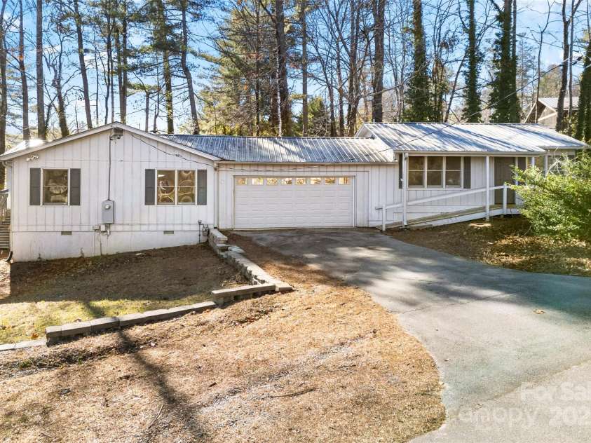 550 Kinross Drive, Flat Rock, NC 28731.  MLS# CAR4215035, YatesRealty ID 535. 2BR/2BA cottage