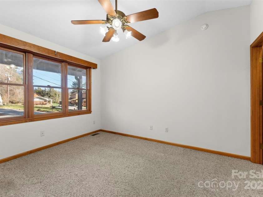 550 Kinross Drive, Flat Rock, NC 28731.  MLS# CAR4215035, YatesRealty ID 535. 