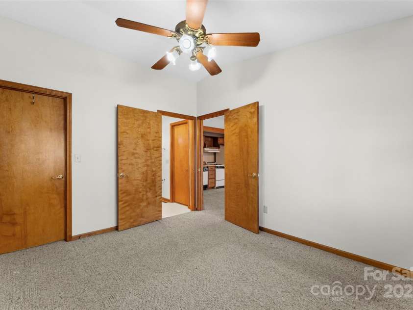 550 Kinross Drive, Flat Rock, NC 28731.  MLS# CAR4215035, YatesRealty ID 535. Bedroom with walk in closet