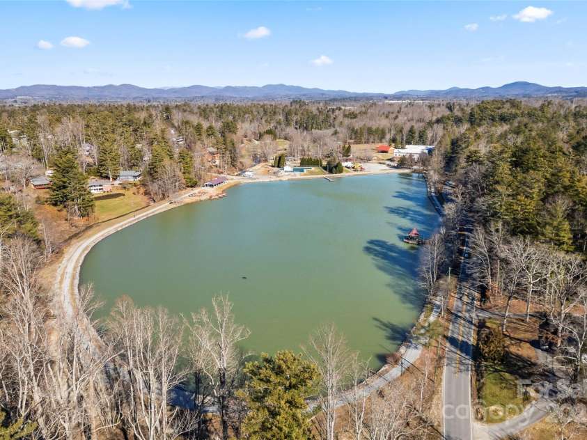 550 Kinross Drive, Flat Rock, NC 28731.  MLS# CAR4215035, YatesRealty ID 535. Community Lake