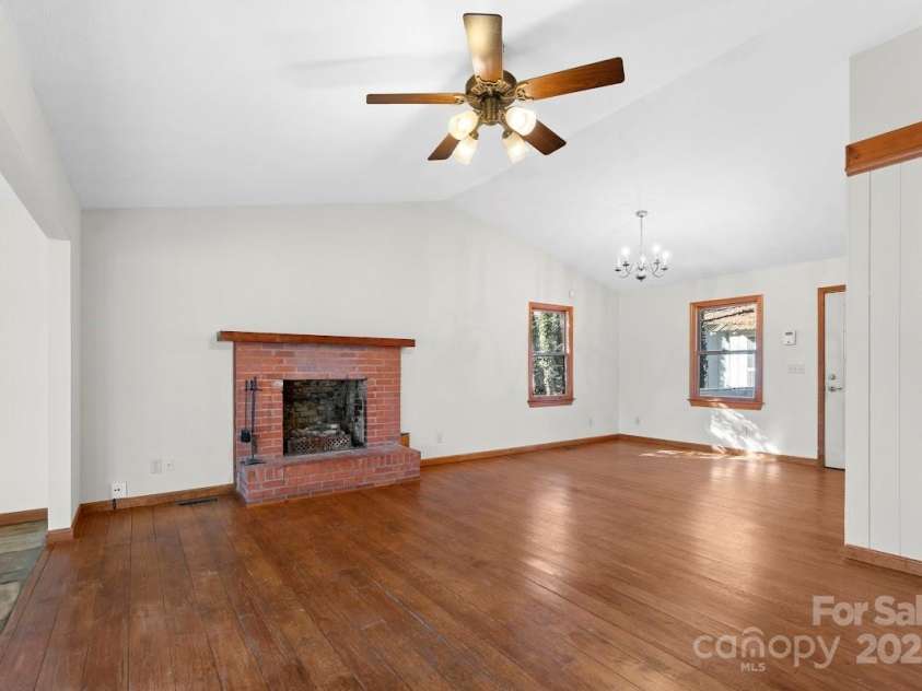550 Kinross Drive, Flat Rock, NC 28731.  MLS# CAR4215035, YatesRealty ID 535. Gas Firplace