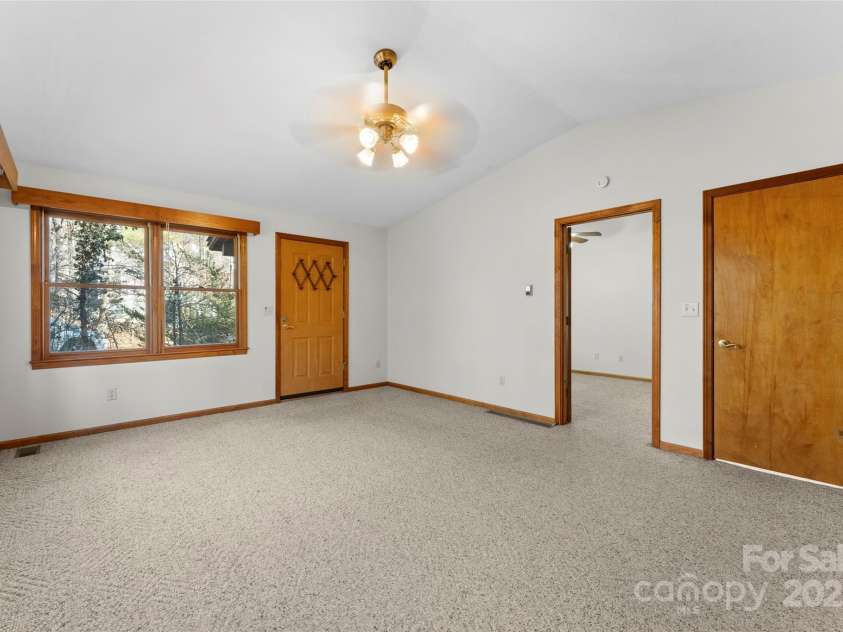 550 Kinross Drive, Flat Rock, NC 28731.  MLS# CAR4215035, YatesRealty ID 535. Main living area