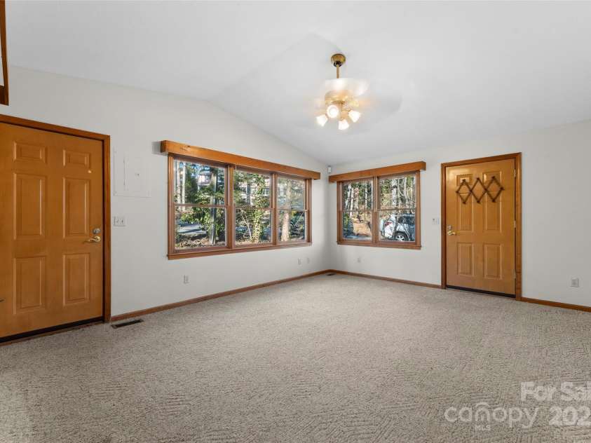 550 Kinross Drive, Flat Rock, NC 28731.  MLS# CAR4215035, YatesRealty ID 535. Main living area