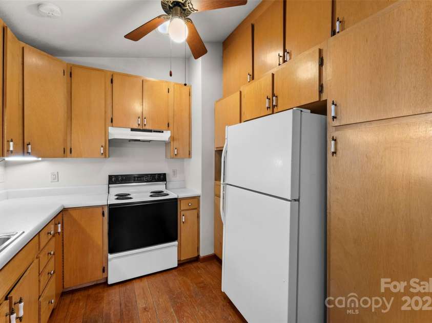 550 Kinross Drive, Flat Rock, NC 28731.  MLS# CAR4215035, YatesRealty ID 535. Original cabinets