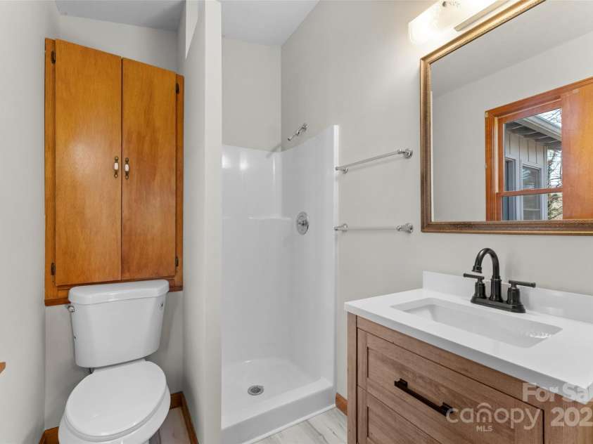 550 Kinross Drive, Flat Rock, NC 28731.  MLS# CAR4215035, YatesRealty ID 535. Primary bathroom with walk in shower
