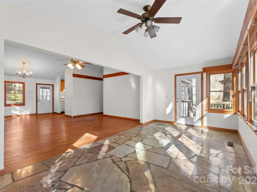 550 Kinross Drive, Flat Rock, NC 28731.  MLS# CAR4215035, YatesRealty ID 535. Sunroom