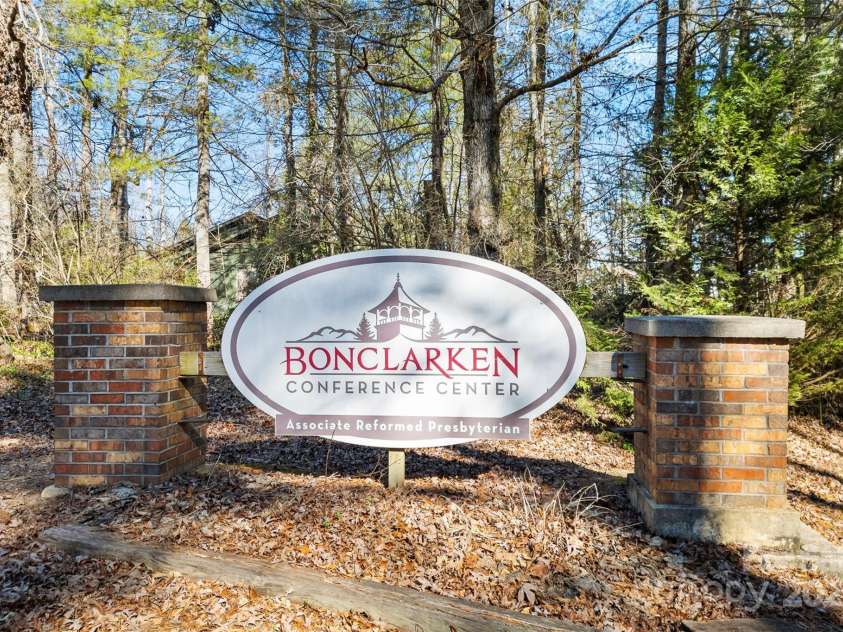 550 Kinross Drive, Flat Rock, NC 28731.  MLS# CAR4215035, YatesRealty ID 535. Welcome to Bonclarken