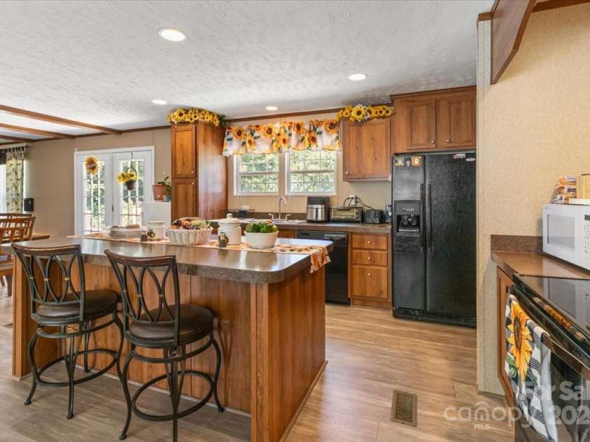 132 Bailey Mountain Road, Mars Hill, NC 28754.  MLS# CAR4288819, YatesRealty ID 5350. 