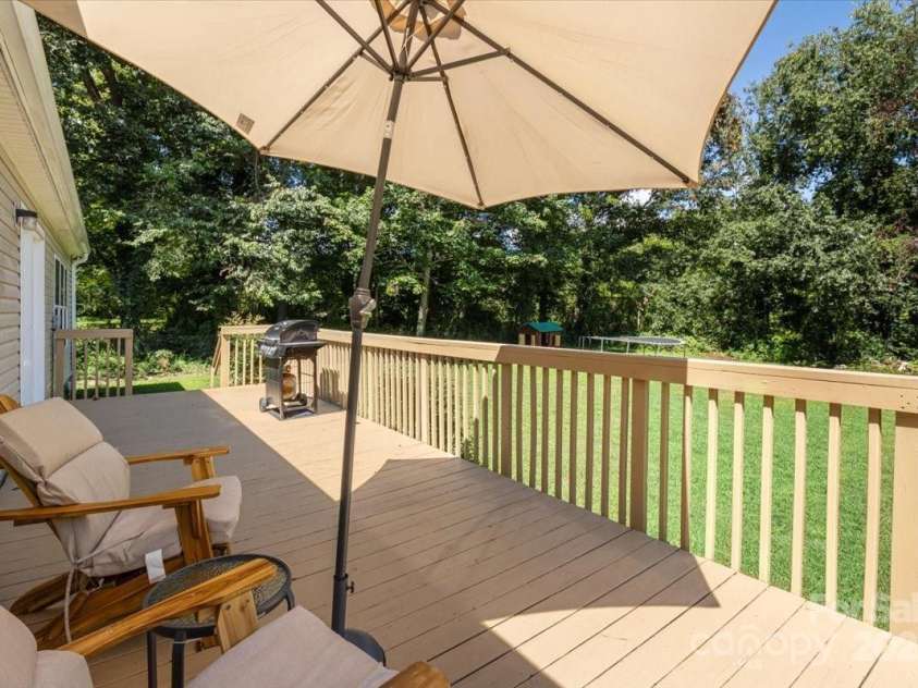 132 Bailey Mountain Road, Mars Hill, NC 28754.  MLS# CAR4288819, YatesRealty ID 5350. 